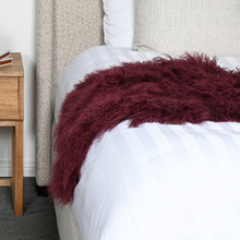 Delbee Sheepskin Throw